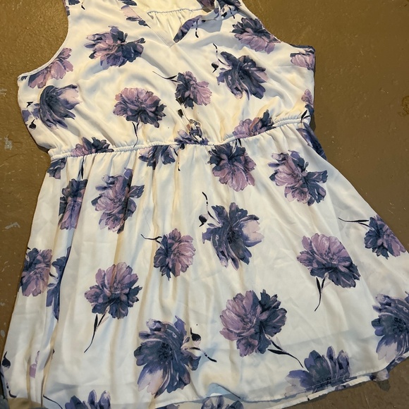 White dress with florals - Picture 1 of 2